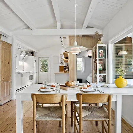 Beautiful Home In Hojby With Wifi Feriehus